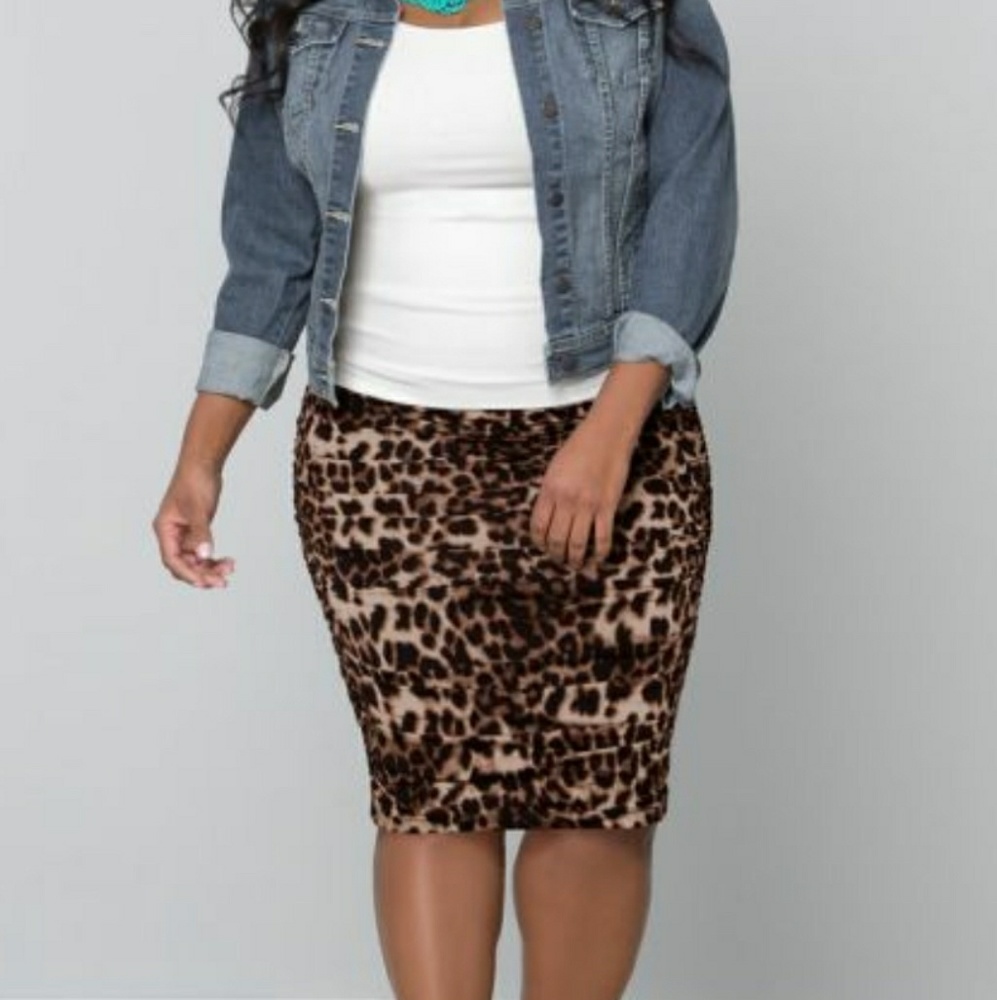 Kiyonna leopard ruched skirt
